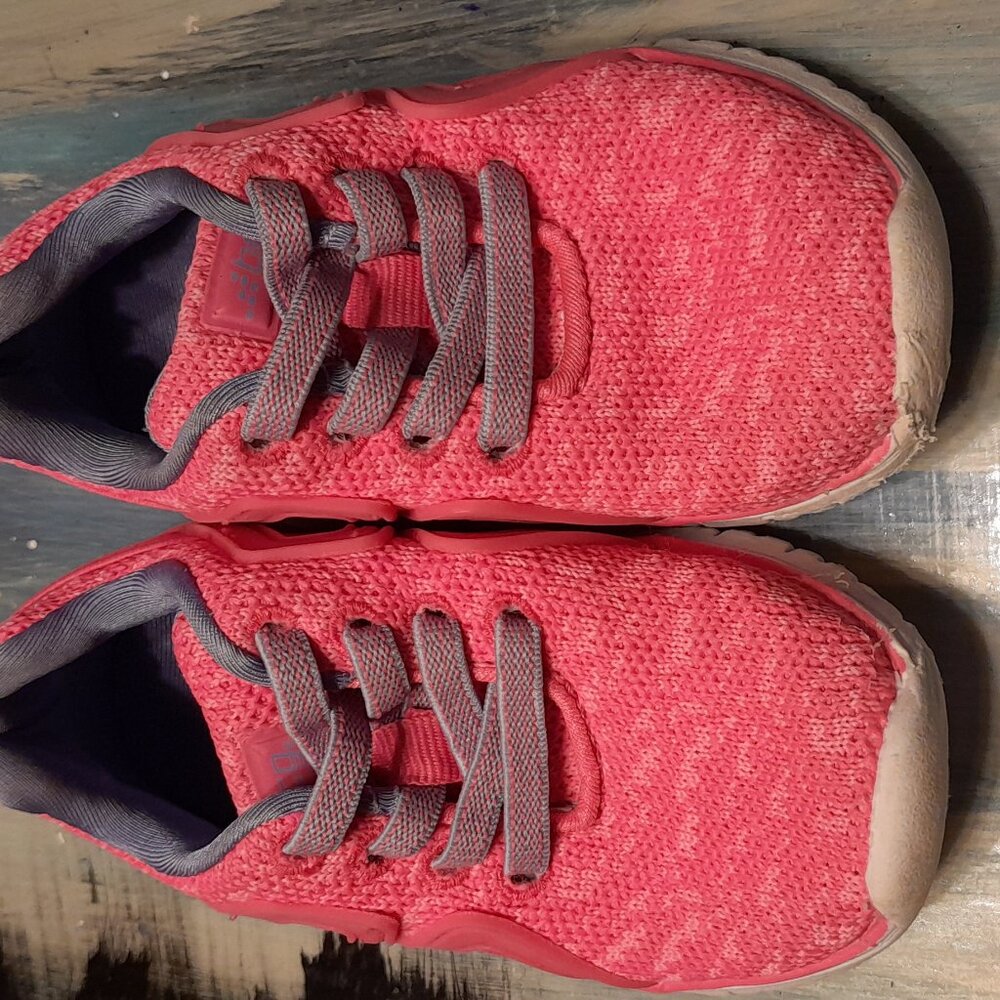 hot pink kids sneakers